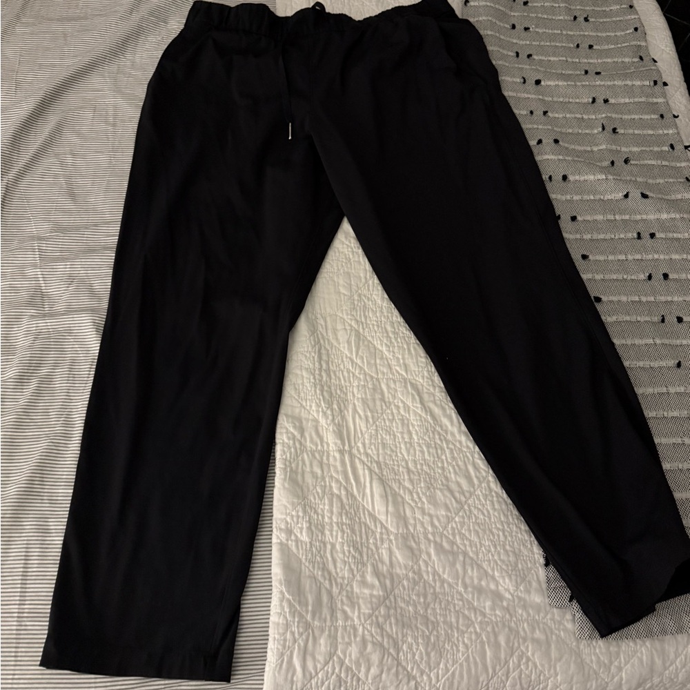 LuLuLemon On The Fly 7/8 black pants size 14.